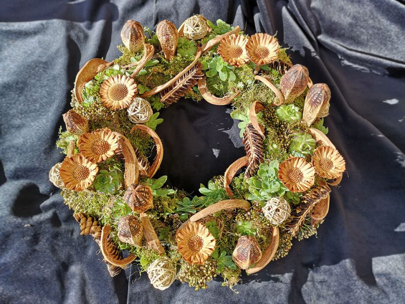 Ideje za nagrobno dekoracijo in lep, urejen grob