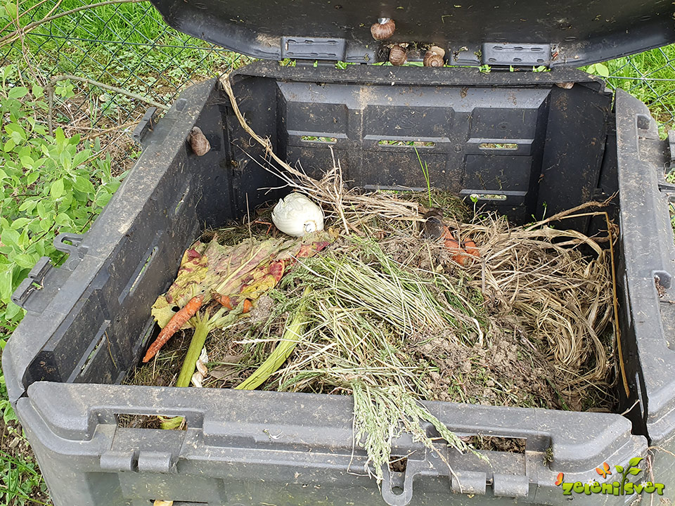 kompostnik na vrtu