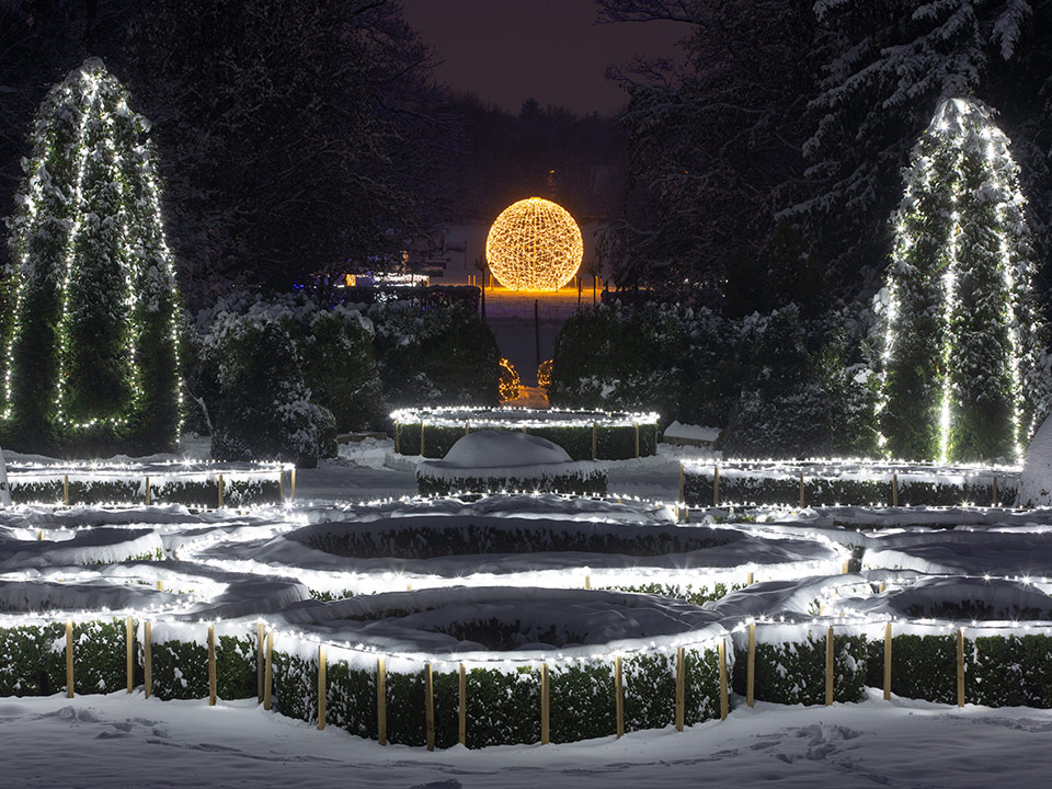 Zimski sprehod med lučkami v Arboretumu Volčji Potok